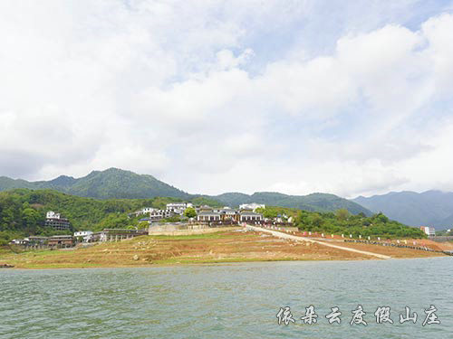 遠看依朵云